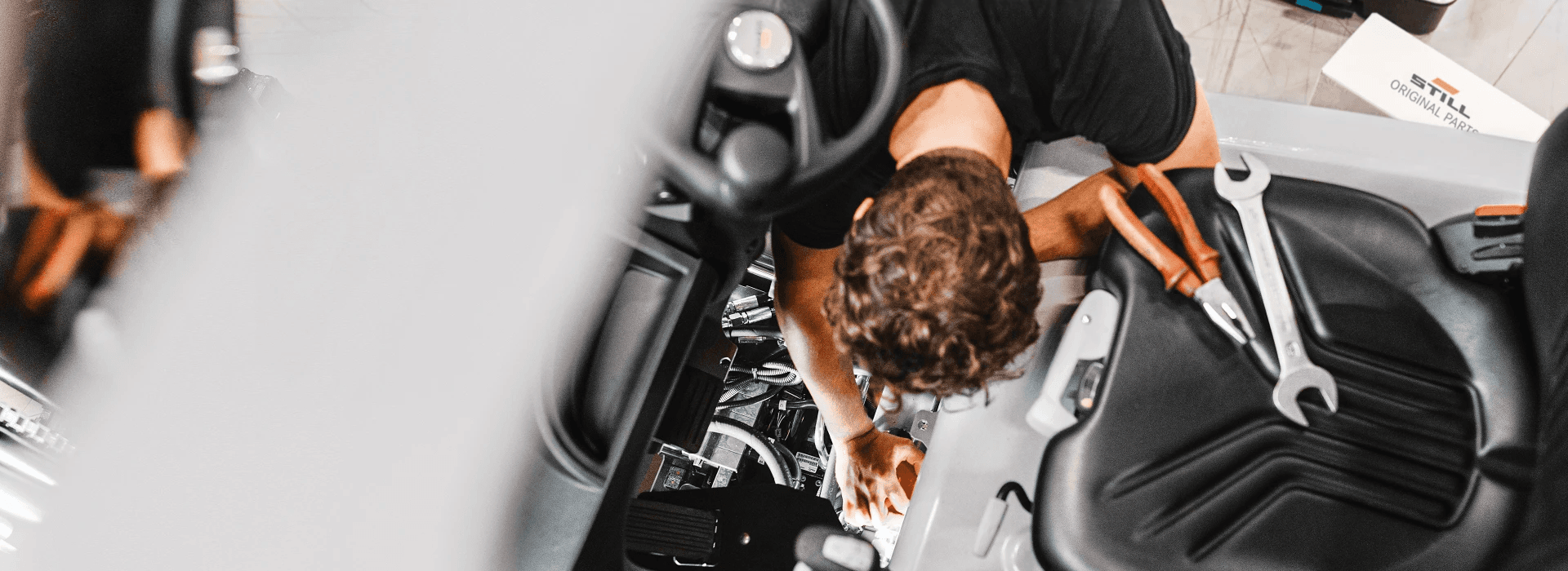 Técnico Multylog realizando manutenção